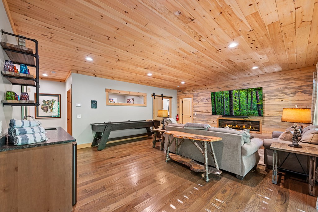 152 N Hiawatha Trail