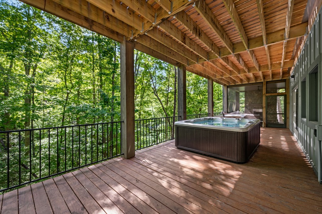 152 N Hiawatha Trail