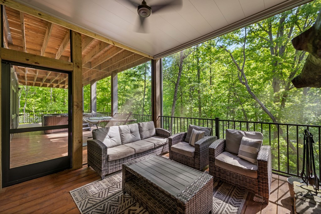 152 N Hiawatha Trail