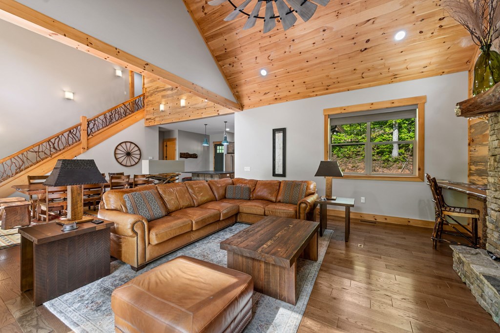 152 N Hiawatha Trail