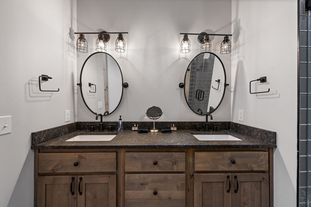 152 N Hiawatha Trail