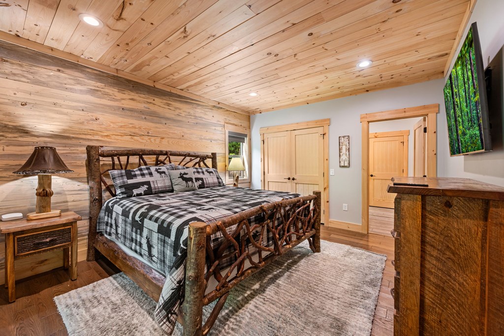 152 N Hiawatha Trail