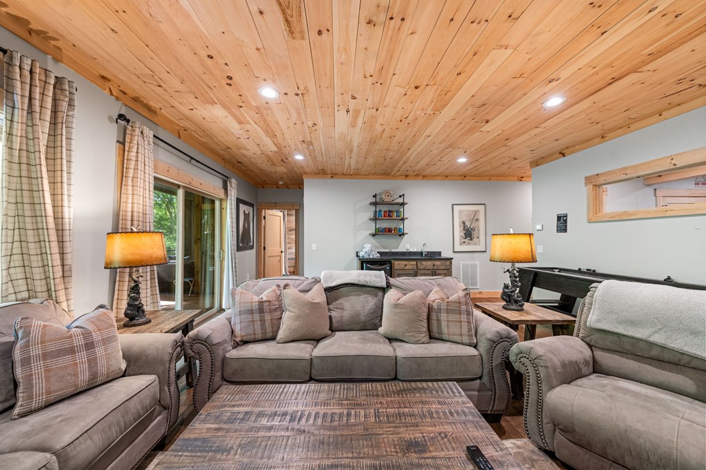 152 N Hiawatha Trail
