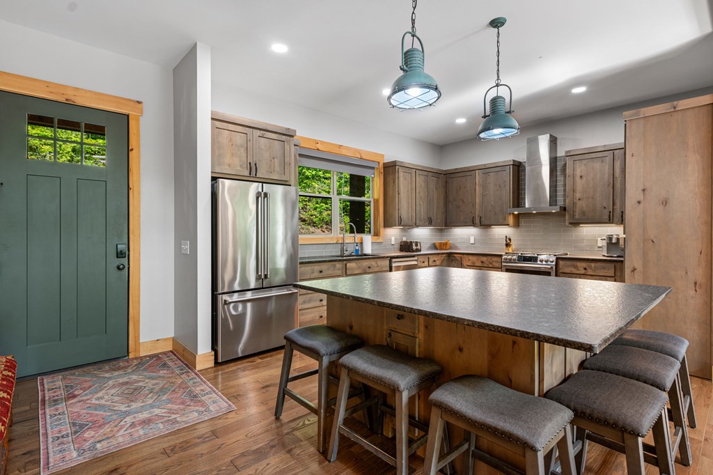 152 N Hiawatha Trail