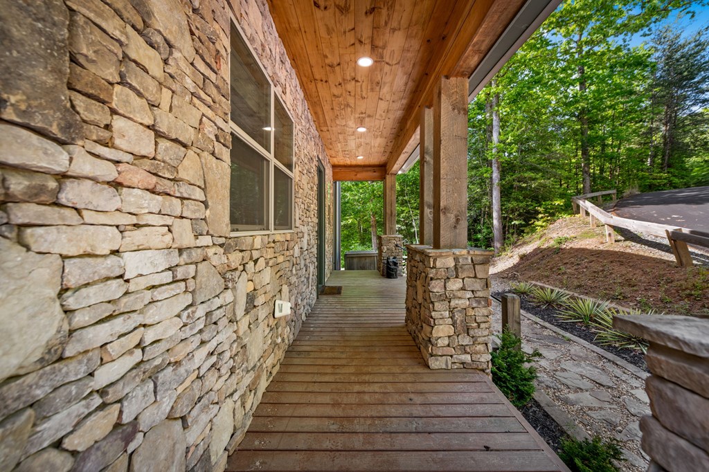 152 N Hiawatha Trail