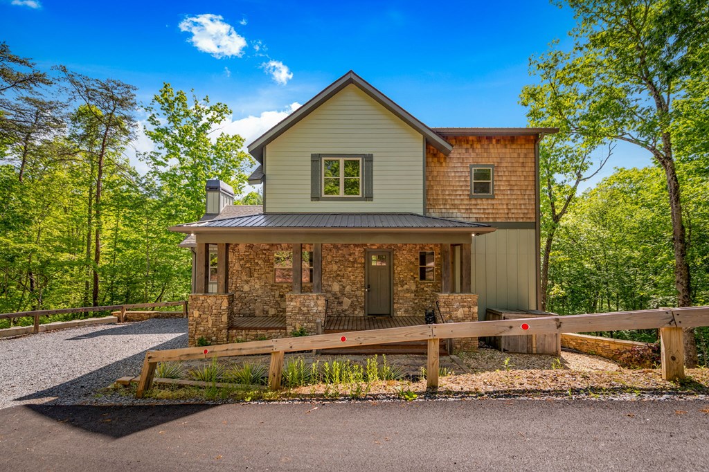 152 N Hiawatha Trail