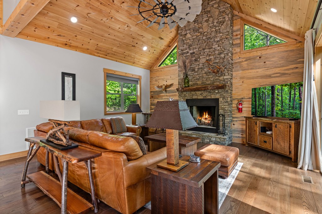 152 N Hiawatha Trail
