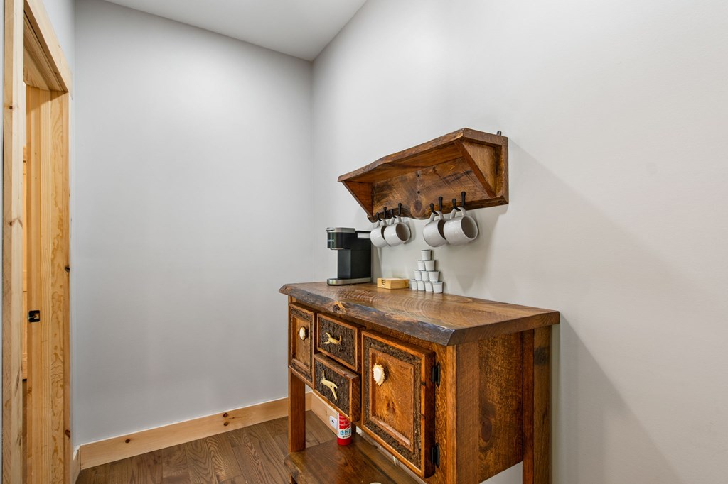 152 N Hiawatha Trail
