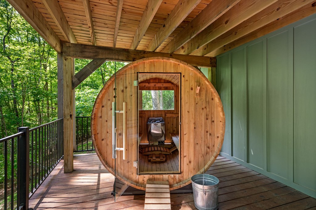 152 N Hiawatha Trail