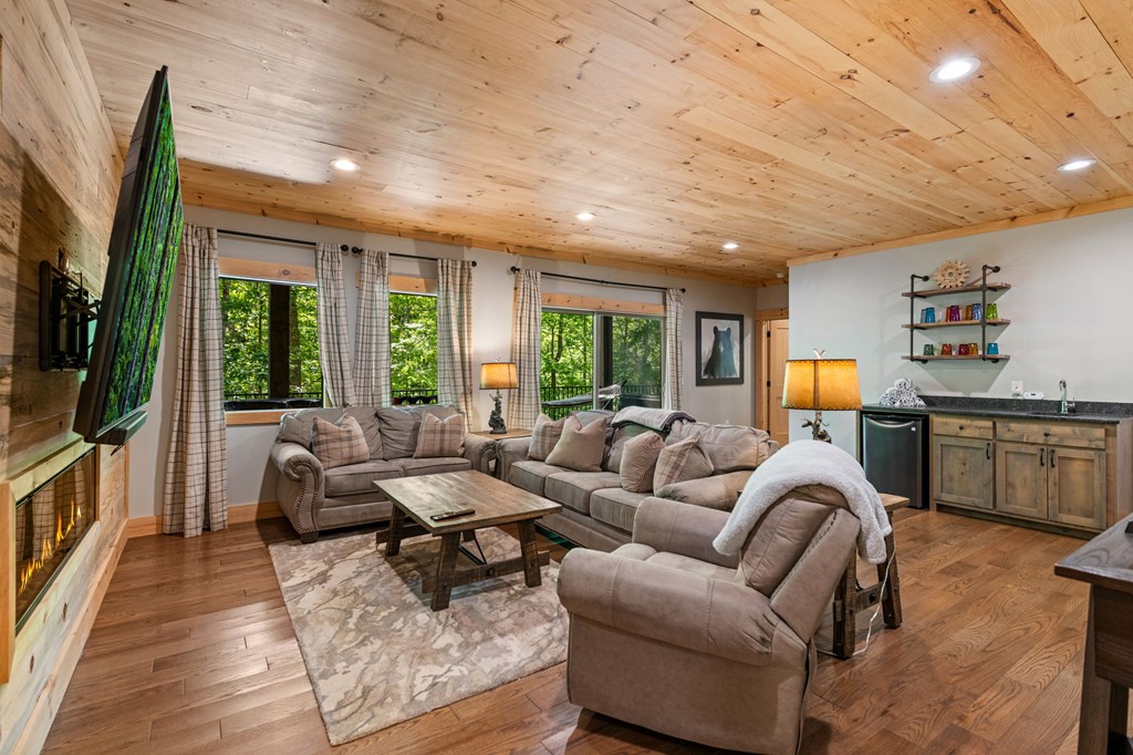 152 N Hiawatha Trail