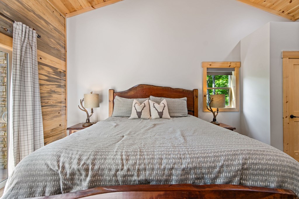 152 N Hiawatha Trail