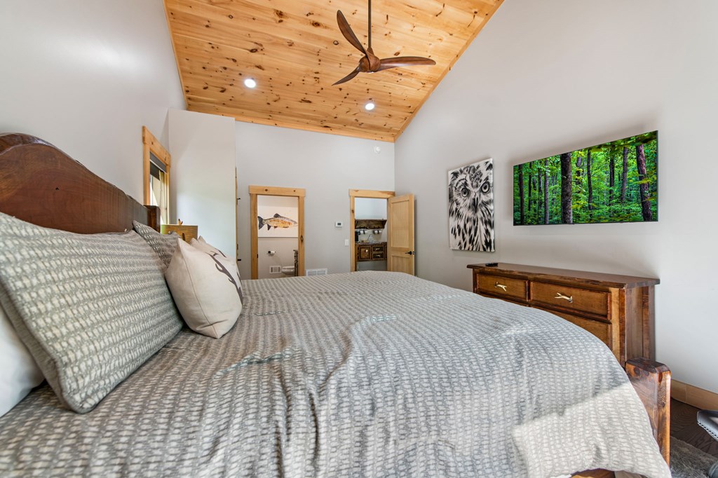 152 N Hiawatha Trail