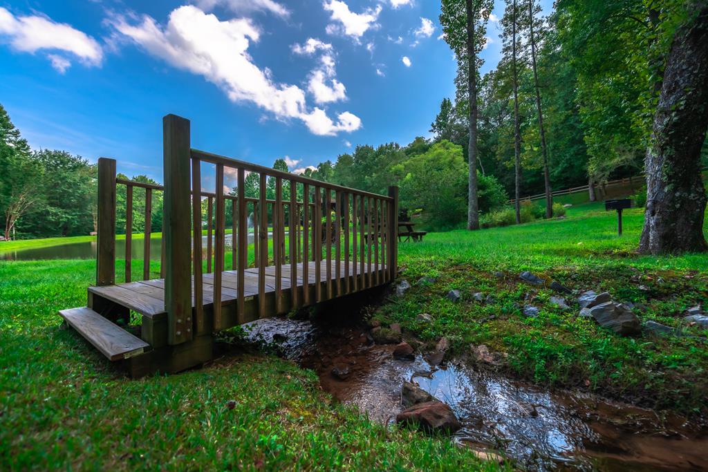 300 Cloudland Trace