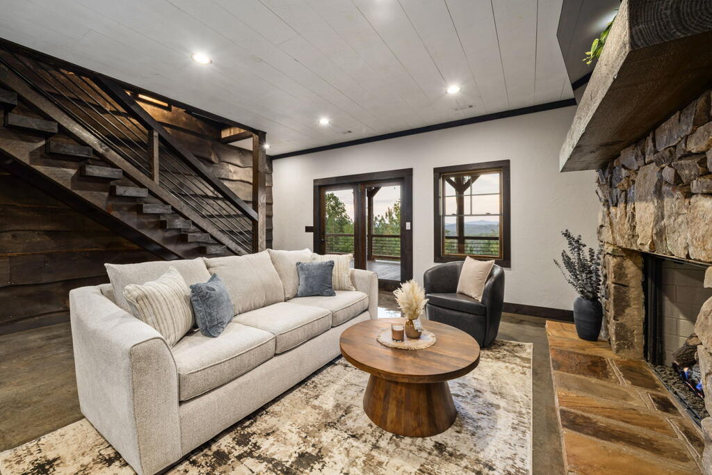 13 Hope Drive