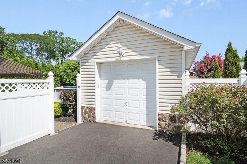 11 Oleander Way