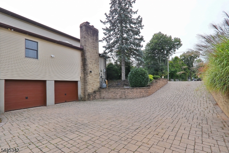 400 Madison Hill Rd