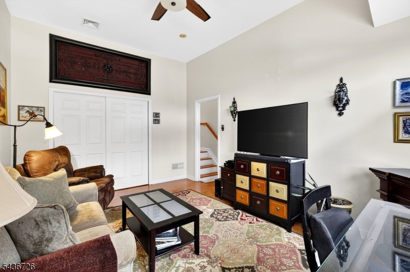 37 Hall Dr