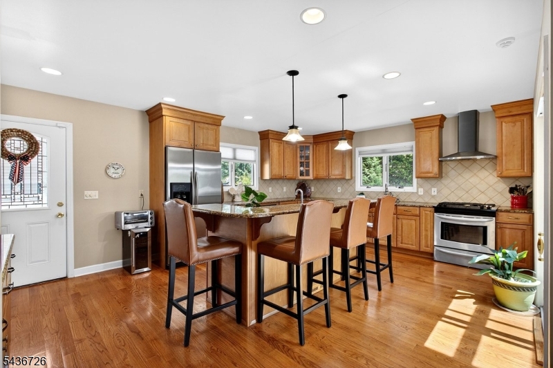 37 Hall Dr