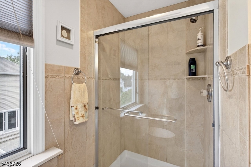 37 Hall Dr