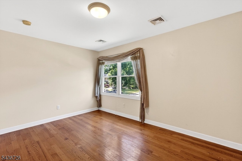 37 Hall Dr