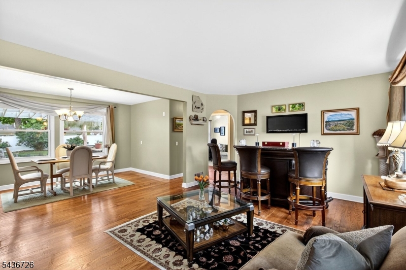 37 Hall Dr