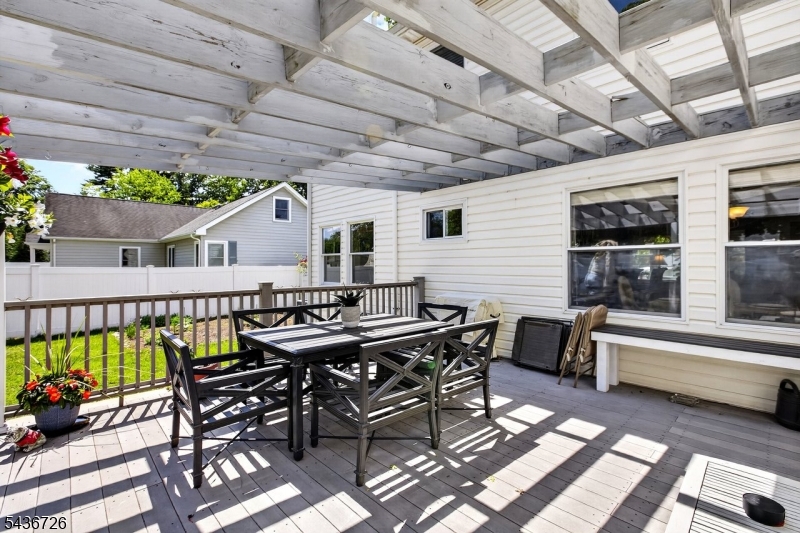 37 Hall Dr