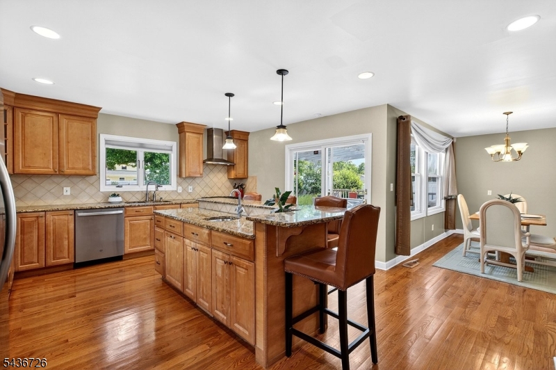 37 Hall Dr