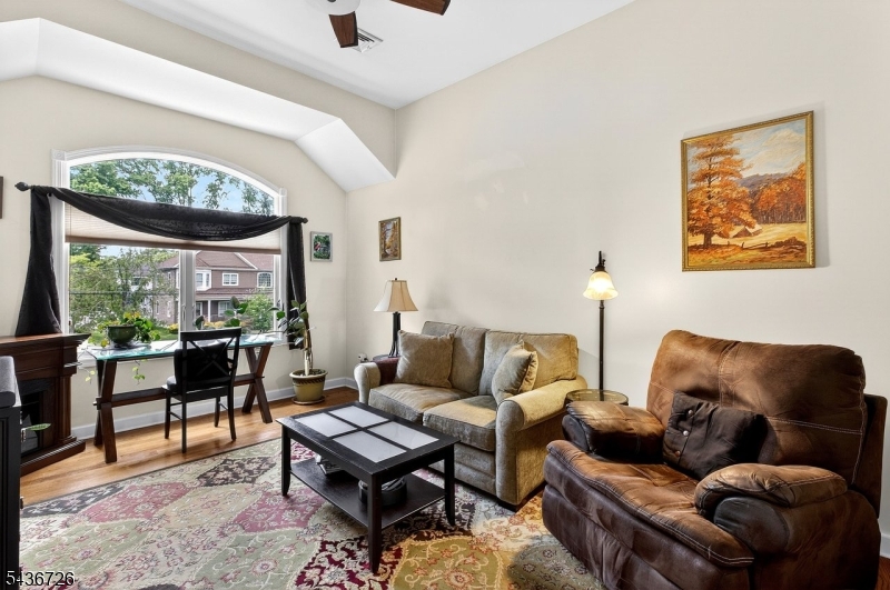 37 Hall Dr