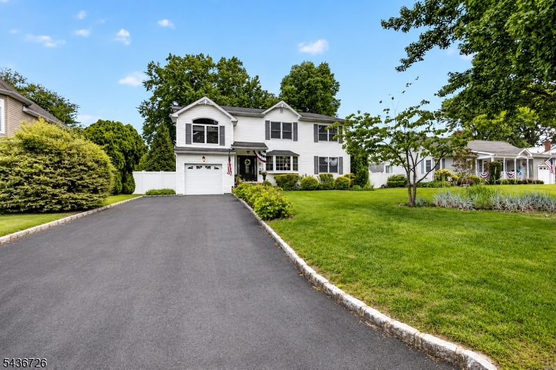 37 Hall Dr