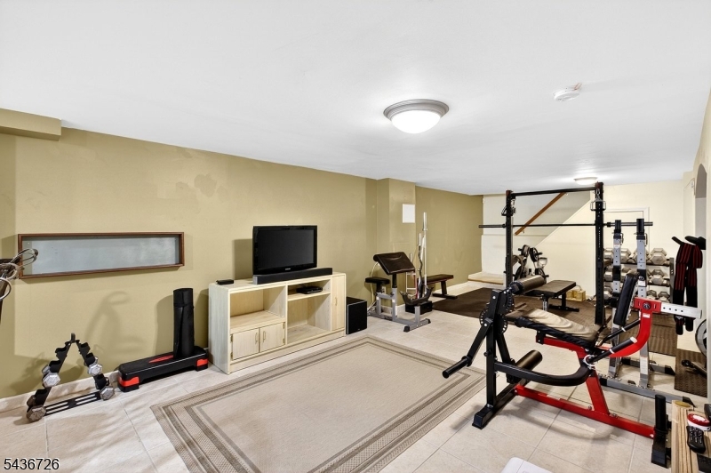 37 Hall Dr