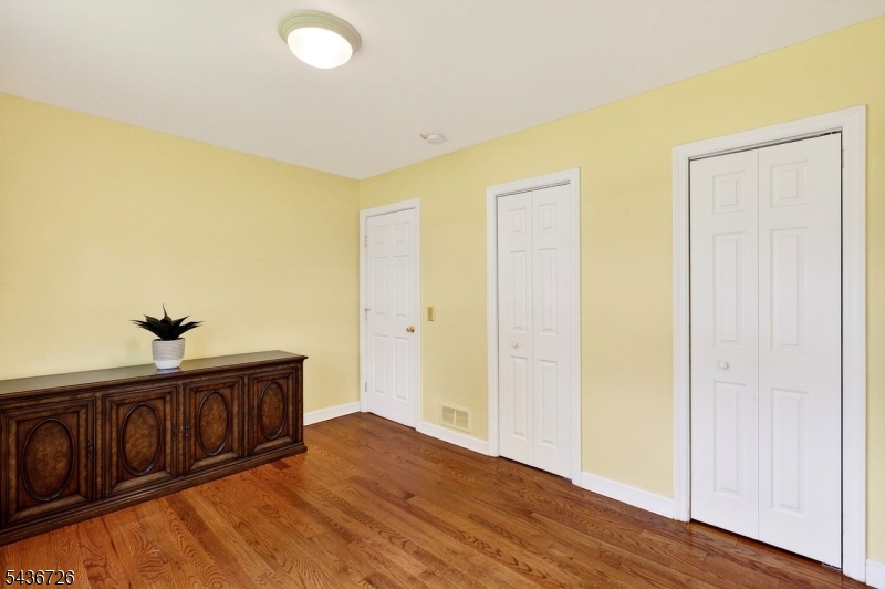 37 Hall Dr