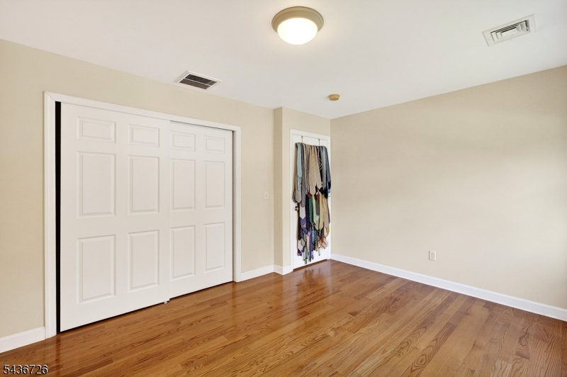 37 Hall Dr