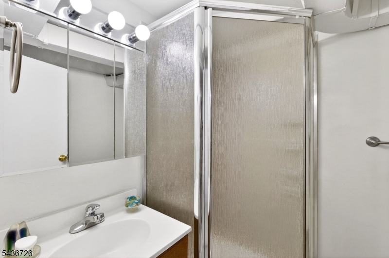 37 Hall Dr