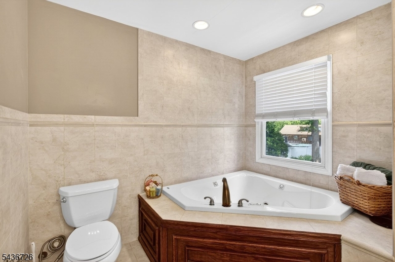 37 Hall Dr