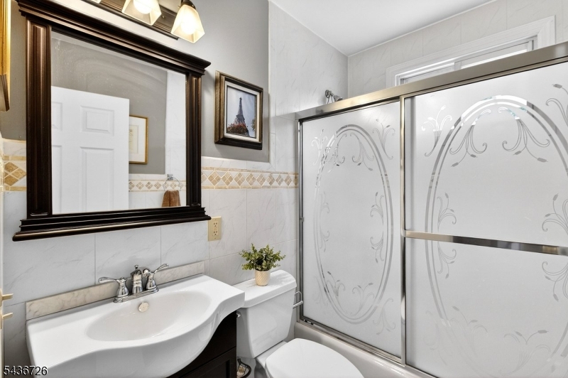 37 Hall Dr