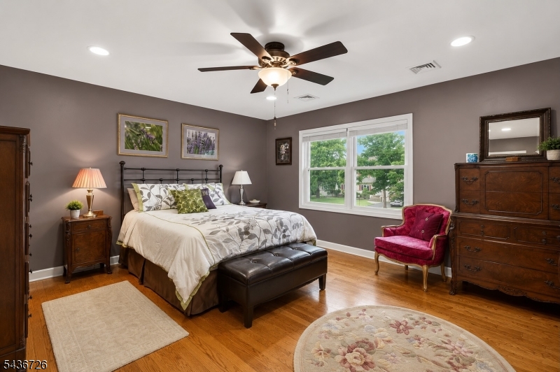 37 Hall Dr