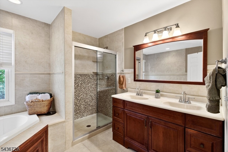 37 Hall Dr
