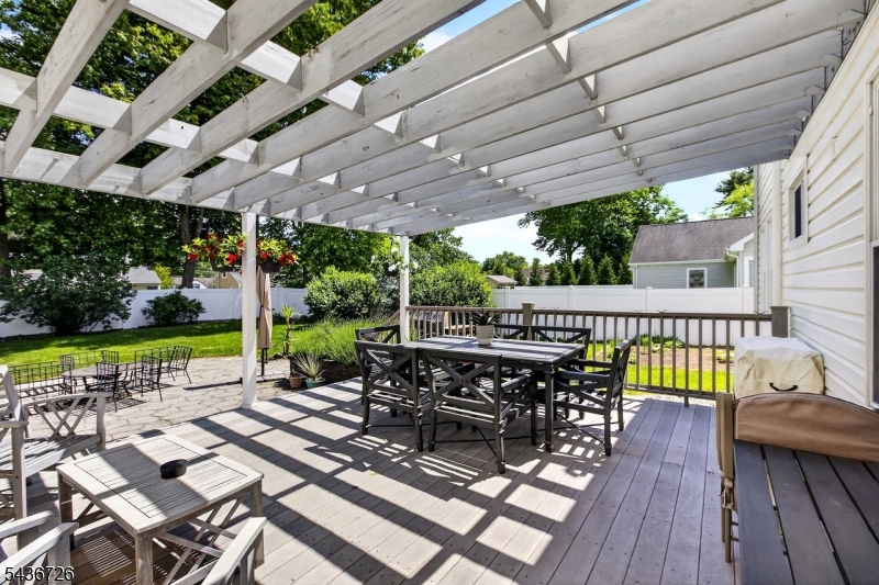 37 Hall Dr