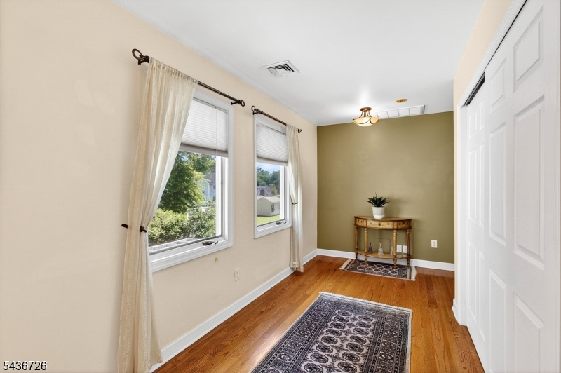 37 Hall Dr