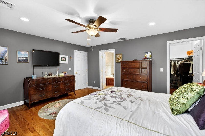 37 Hall Dr