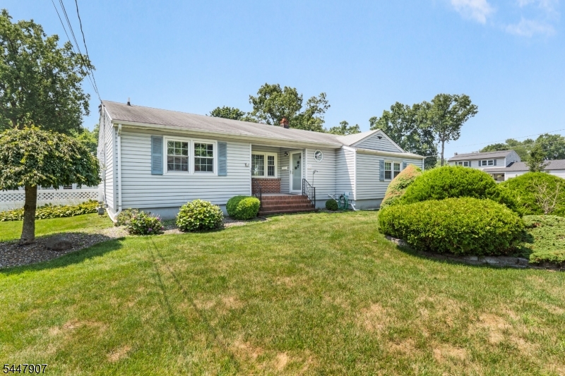 54 Canterbury Dr