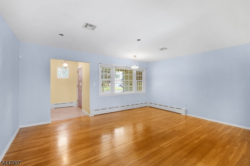 54 Canterbury Dr