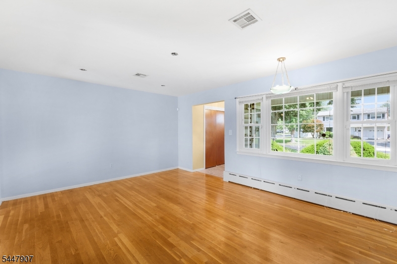 54 Canterbury Dr
