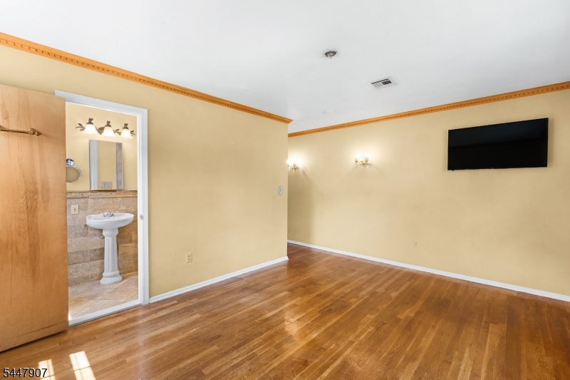 54 Canterbury Dr