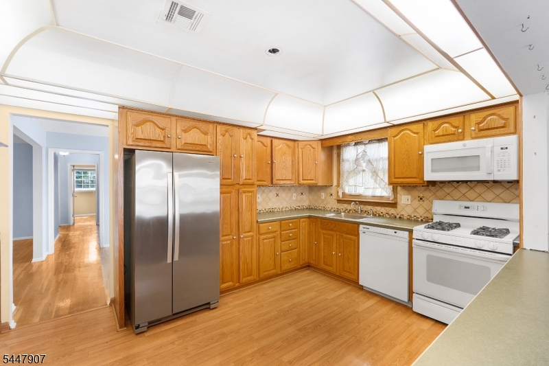 54 Canterbury Dr
