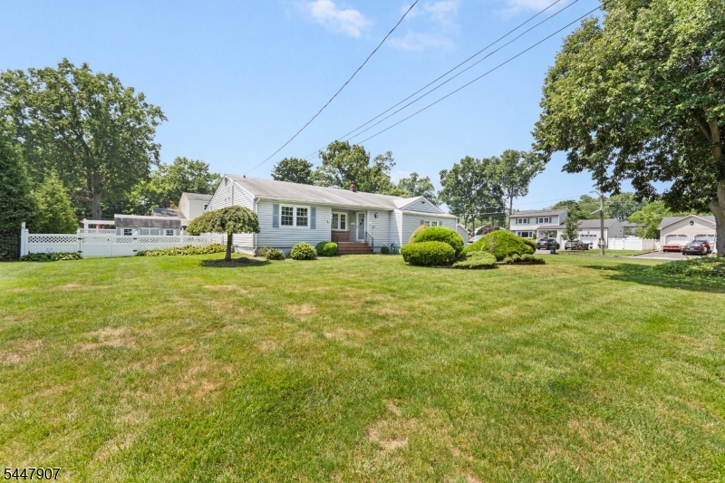 54 Canterbury Dr