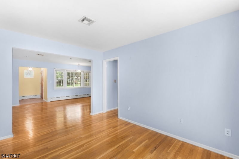 54 Canterbury Dr