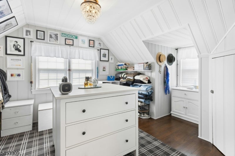 8 CHEROKEE ROAD