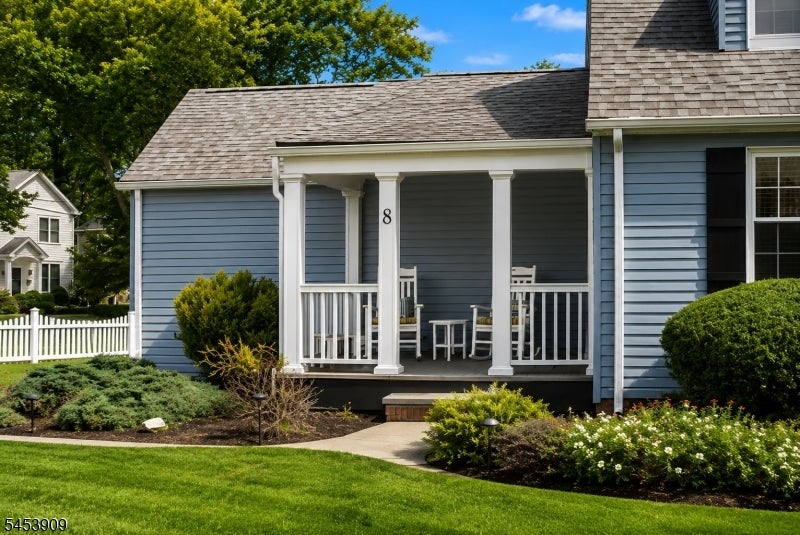 8 CHEROKEE ROAD