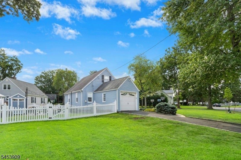 8 CHEROKEE ROAD